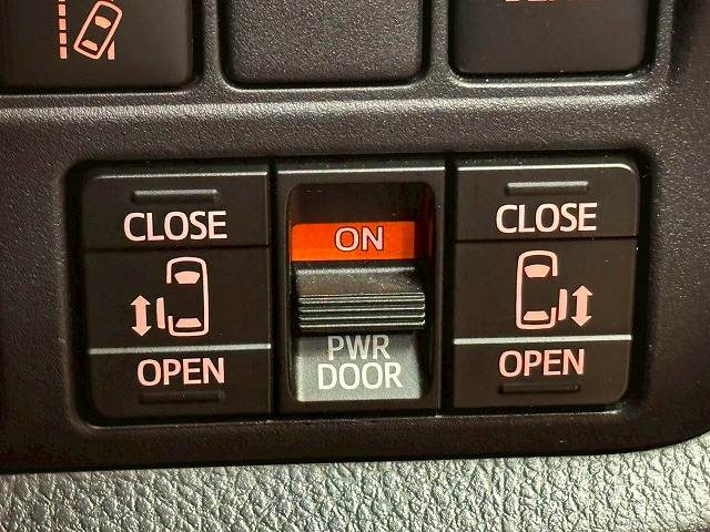 トヨタ&nbsp;ヴォクシーの画像5