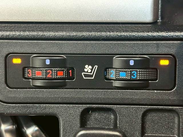 ランドクルーザープラドTX“Lパッケージ・70th ANNIVERSARY LIMITED” 内装他