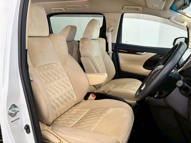 トヨタ アルファードの画像9