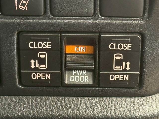 トヨタ&nbsp;ヴォクシーハイブリッドの画像6