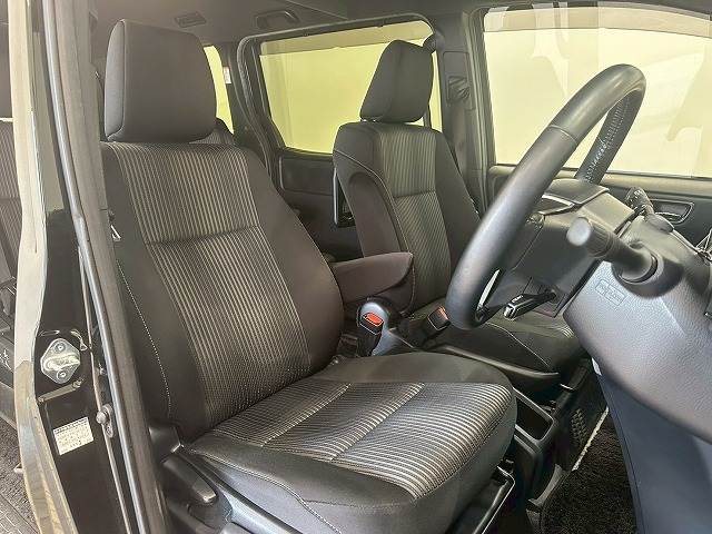 トヨタ&nbsp;ヴォクシーハイブリッドの画像9