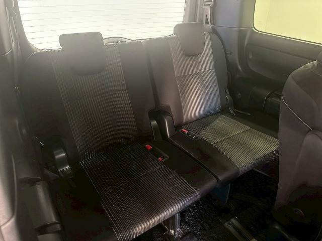 トヨタ&nbsp;ヴォクシーハイブリッドの画像11