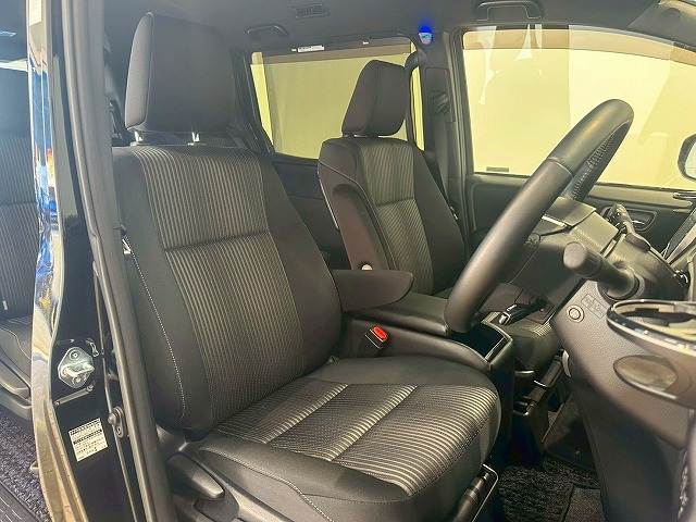 トヨタ&nbsp;ヴォクシーの画像9