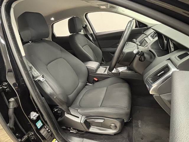 E-PACES 2.0L D180 ディーゼルターボ 4WD 内装他