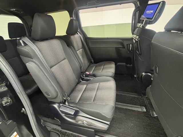 トヨタ ヴォクシーの画像6