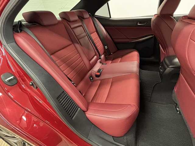 ISIS300h “F SPORT” 内装他