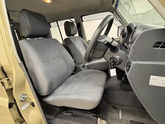ランドクルーザー70系バン 内装他