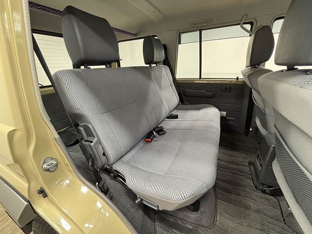ランドクルーザー70系バン 内装他