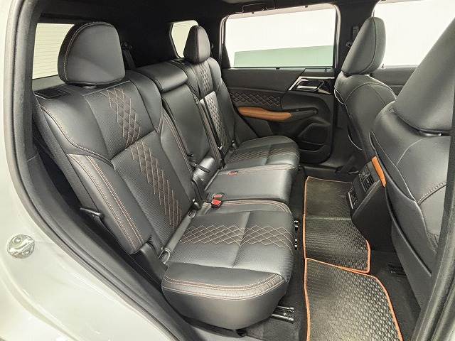 アウトランダーPHEVP 内装他