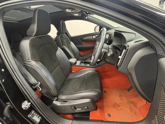 XC40T5 AWD R-Design 内装他