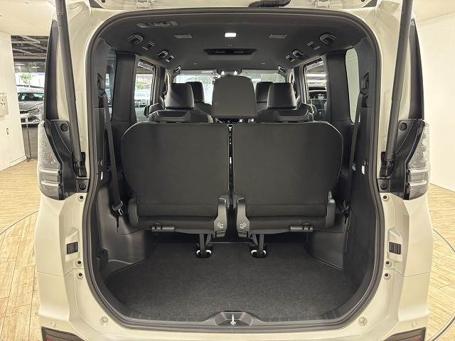 トヨタ ヴォクシーハイブリッドの画像13