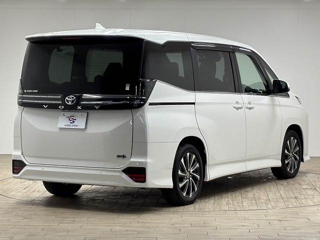 トヨタ ヴォクシーハイブリッドの画像17