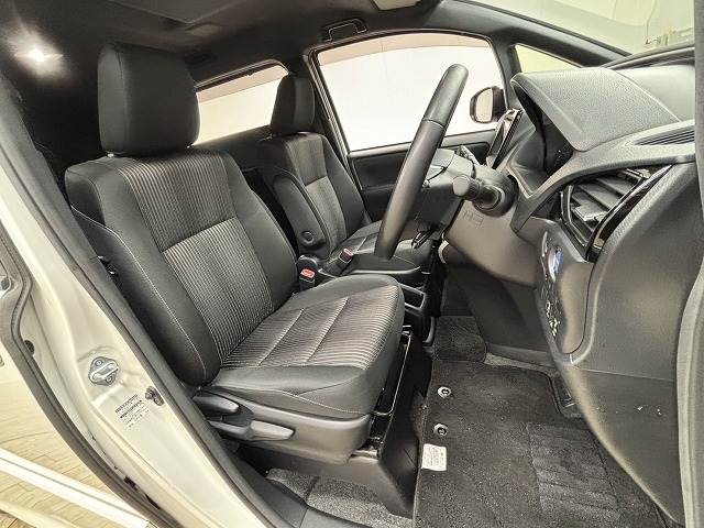 ヴォクシーハイブリッドZS“煌” 内装他