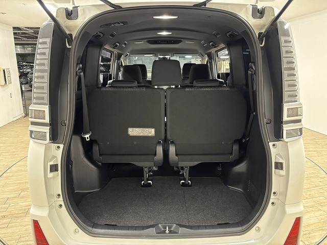 トヨタ ヴォクシーハイブリッドの画像13