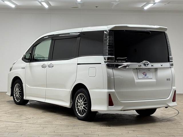 トヨタ ヴォクシーハイブリッドの画像16