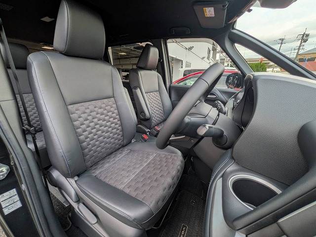 トヨタ ヴォクシーの画像5