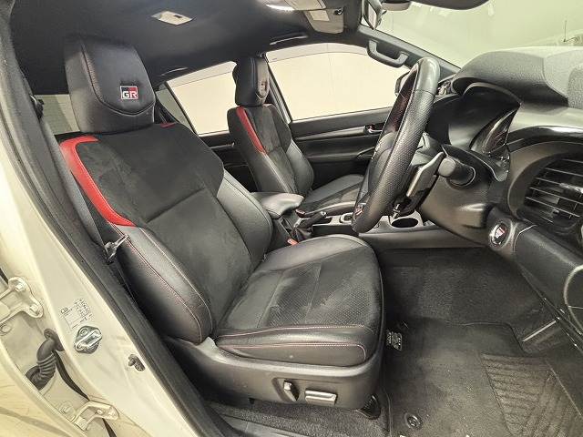 ハイラックスZ“GR SPORT” 内装他