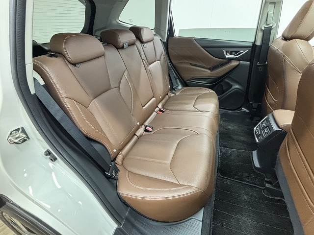 フォレスターハイブリッド Advance 内装他