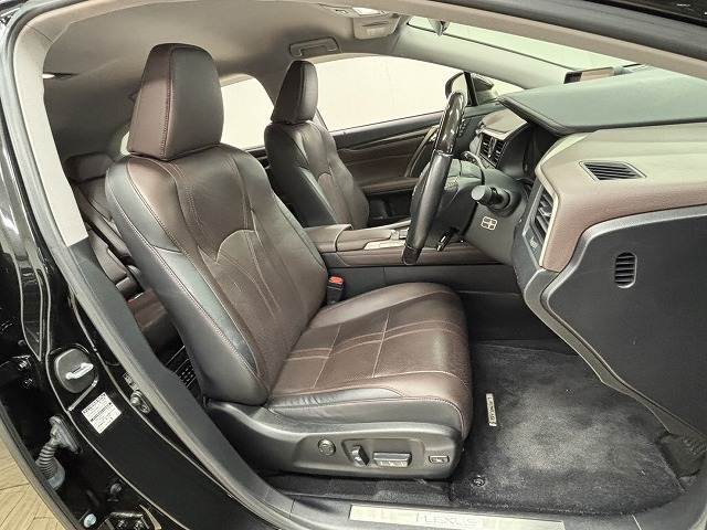 RXRX450h “version L” 内装他