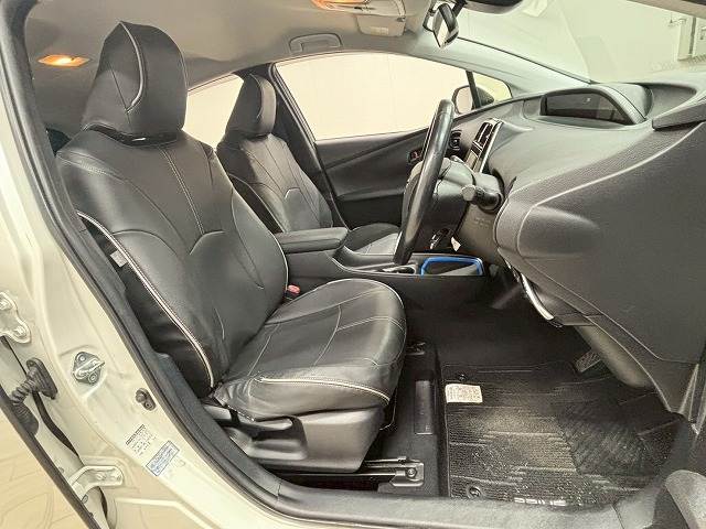 プリウスS “Safety Plus” 内装他