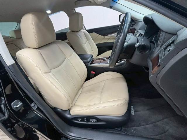 フーガベースグレード 内装他