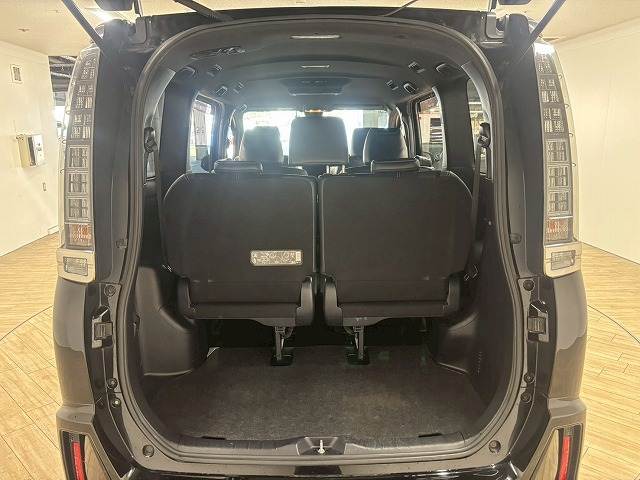 トヨタ ヴォクシーの画像13