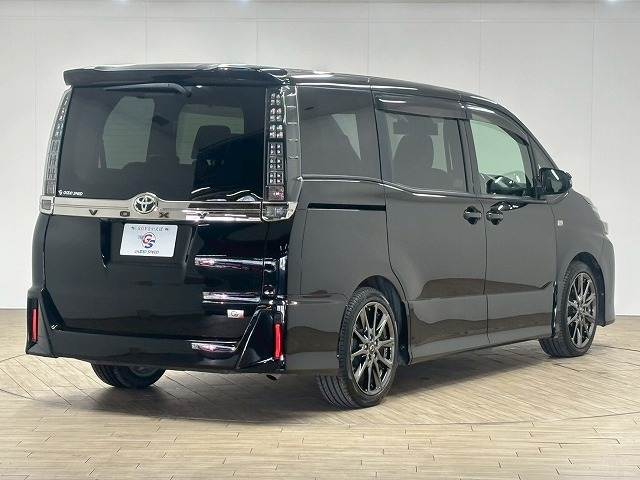 トヨタ ヴォクシーの画像16