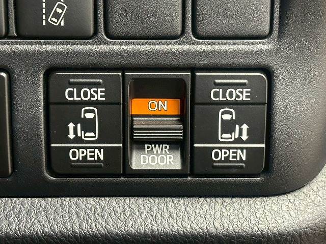 トヨタ ヴォクシーの画像12