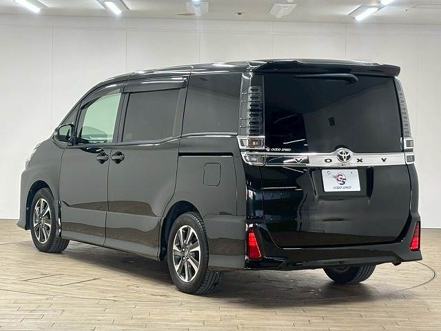 トヨタ ヴォクシーの画像16