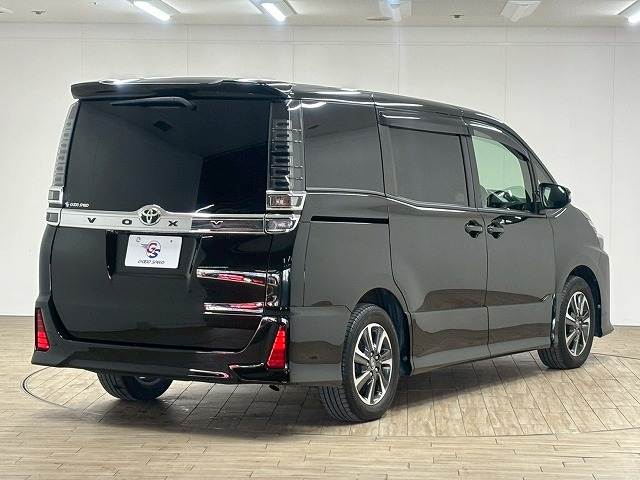 トヨタ ヴォクシーの画像17