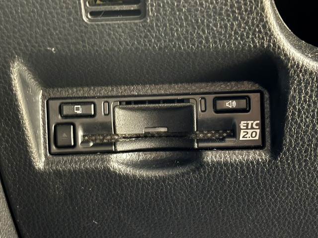 トヨタ ヴォクシーハイブリッドの画像12