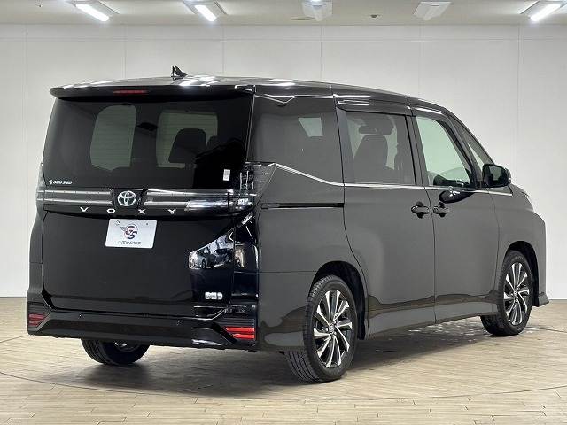 トヨタ ヴォクシーハイブリッドの画像17