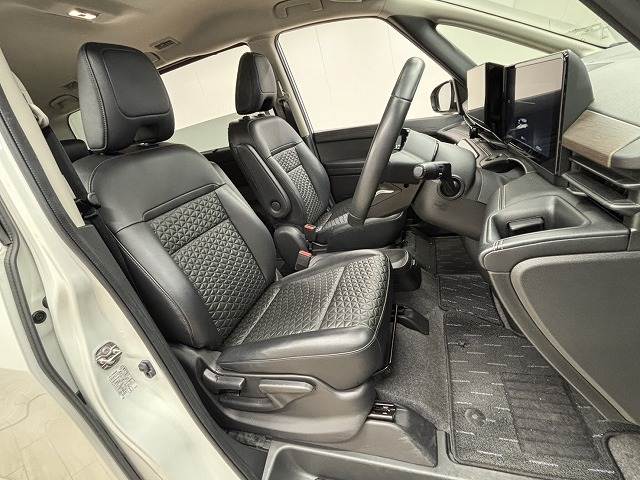 セレナe-POWER ハイウェイスターV 内装他