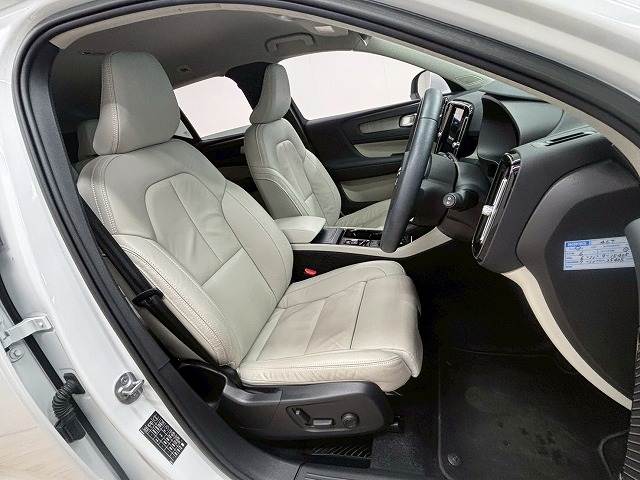 XC40B4 アルティメット AWD 内装他