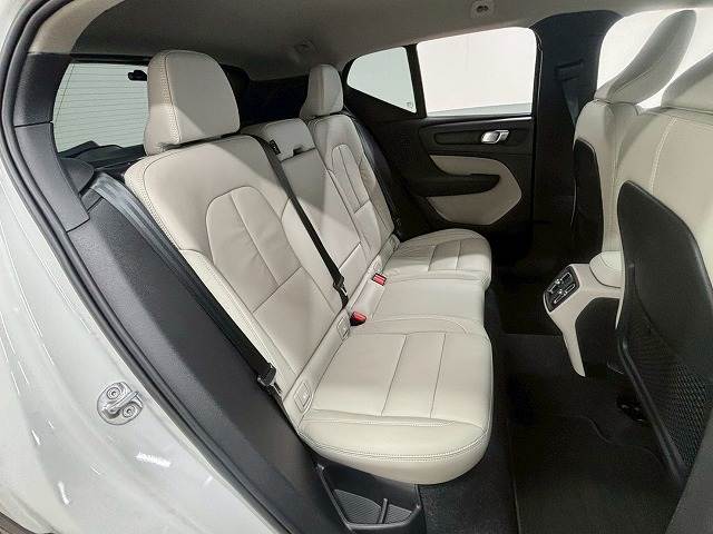 XC40B4 アルティメット AWD 内装他