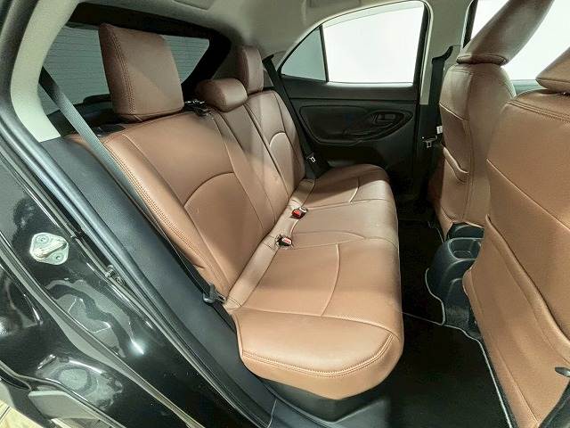 ヤリスクロスHYBRID G 内装他