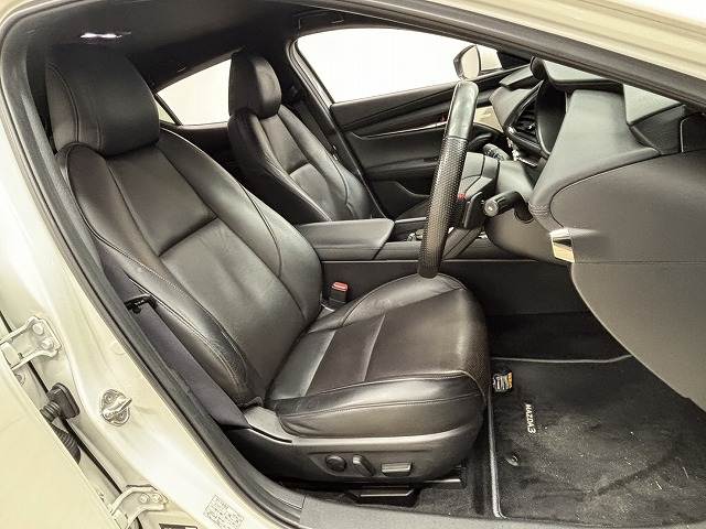 MAZDA3 FASTBACKXD L Package 内装他