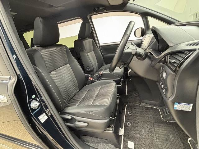 トヨタ ヴォクシーの画像5