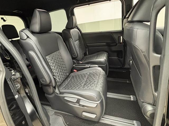 トヨタ&nbsp;ヴォクシーハイブリッドの画像6