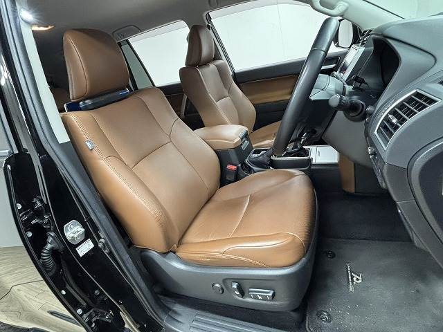 ランドクルーザープラドTX“Lパッケージ・70th ANNIVERSARY LIMITED” 内装他