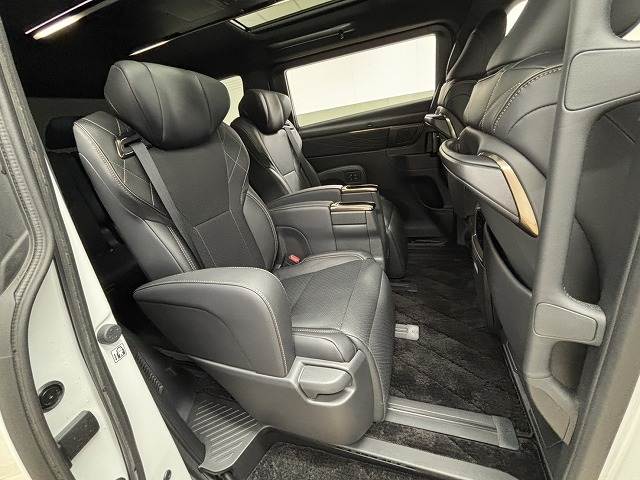 トヨタ&nbsp;ヴェルファイアハイブリッドの画像6