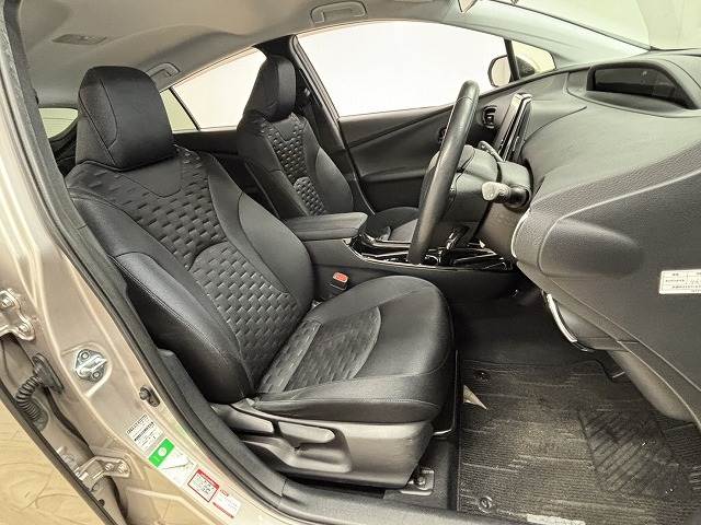 プリウスPHVS “ナビパッケージ” 内装他