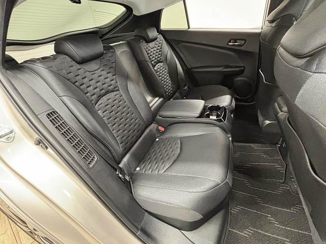 プリウスPHVS “ナビパッケージ” 内装他