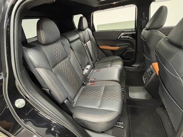 アウトランダーPHEVP 内装他