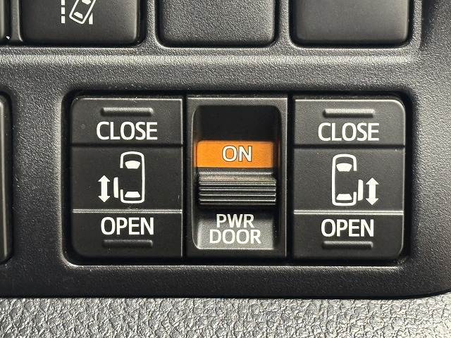 トヨタ&nbsp;ヴォクシーハイブリッドの画像10