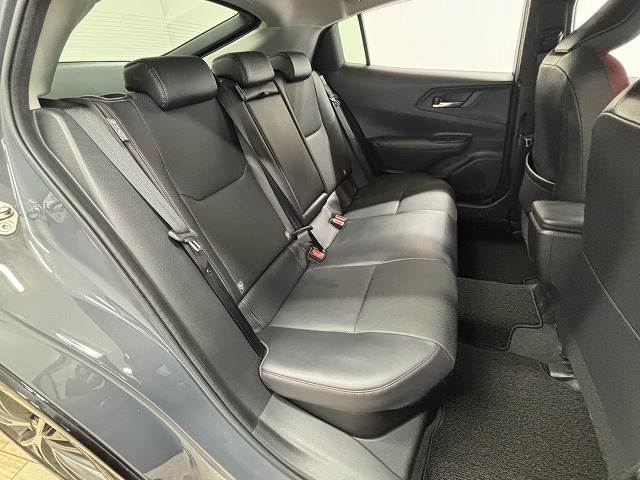 プリウスZ 内装他