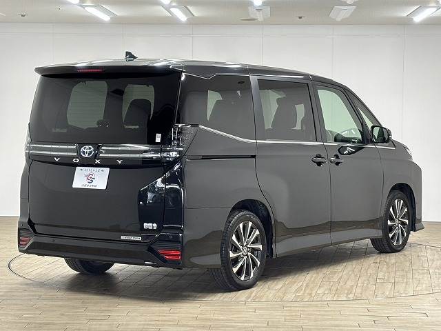 トヨタ ヴォクシーハイブリッドの画像16