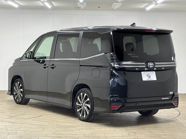 トヨタ ヴォクシーハイブリッドの画像17