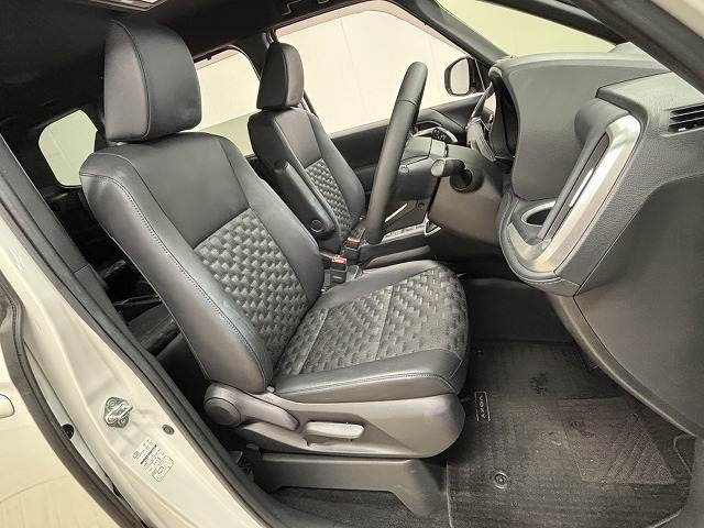 ヴォクシーハイブリッドS-Z 内装他