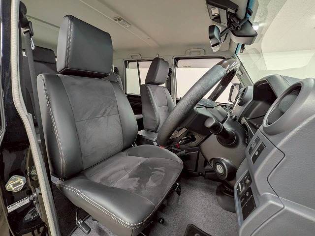 ランドクルーザー70系AX 内装他